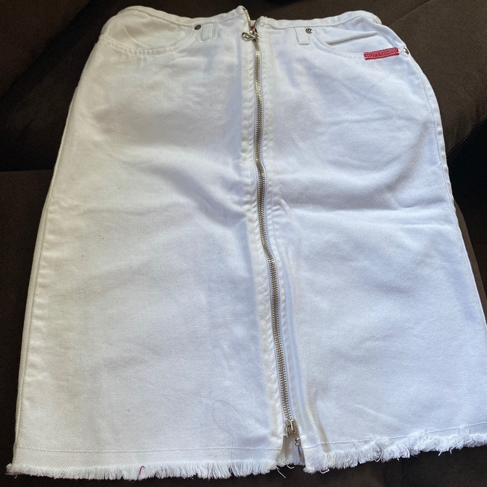 White zip up mini skirt